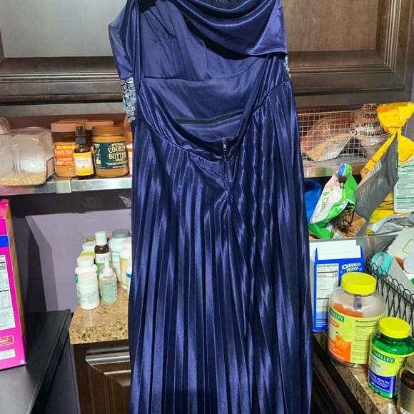 Navy blue formal dress - Picture 5 of 7